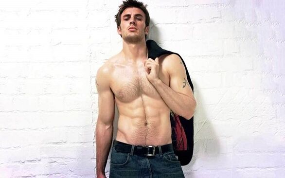 lelaki seksi dengan zakar yang membesar